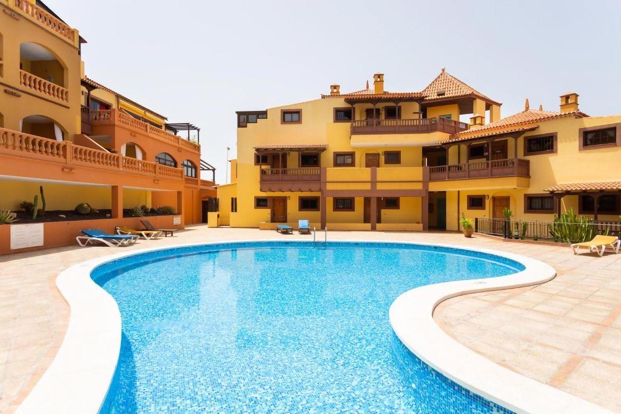 Eden Rentals Elite Palace Suites Адехе Екстериор снимка