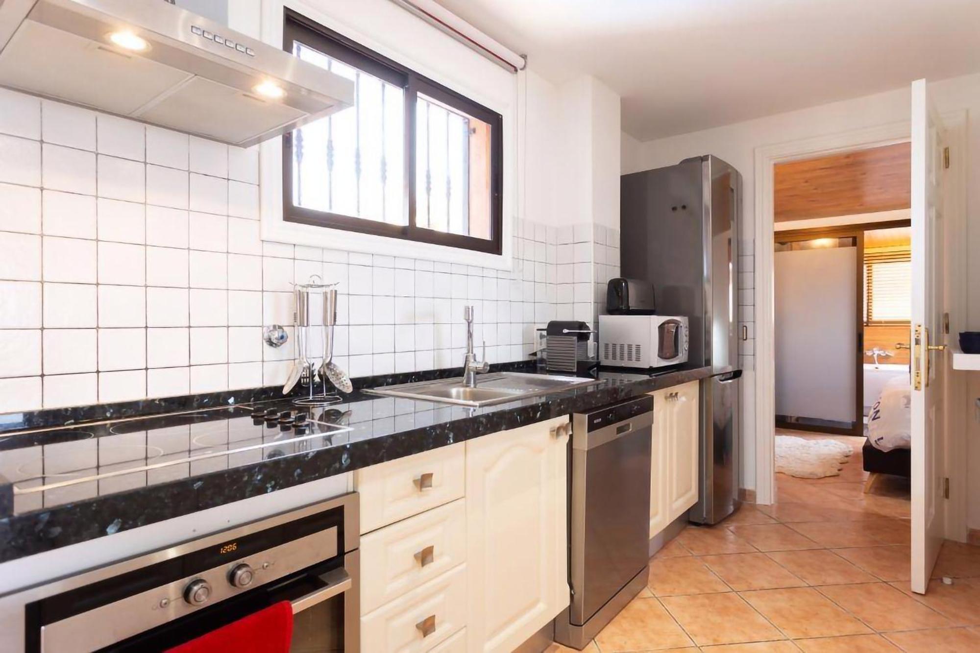 Eden Rentals Elite Palace Suites Адехе Екстериор снимка