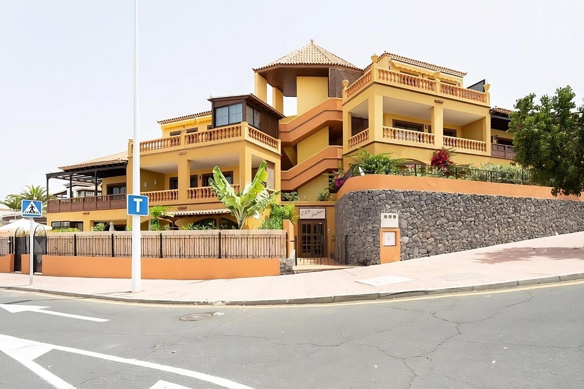Eden Rentals Elite Palace Suites Адехе Екстериор снимка