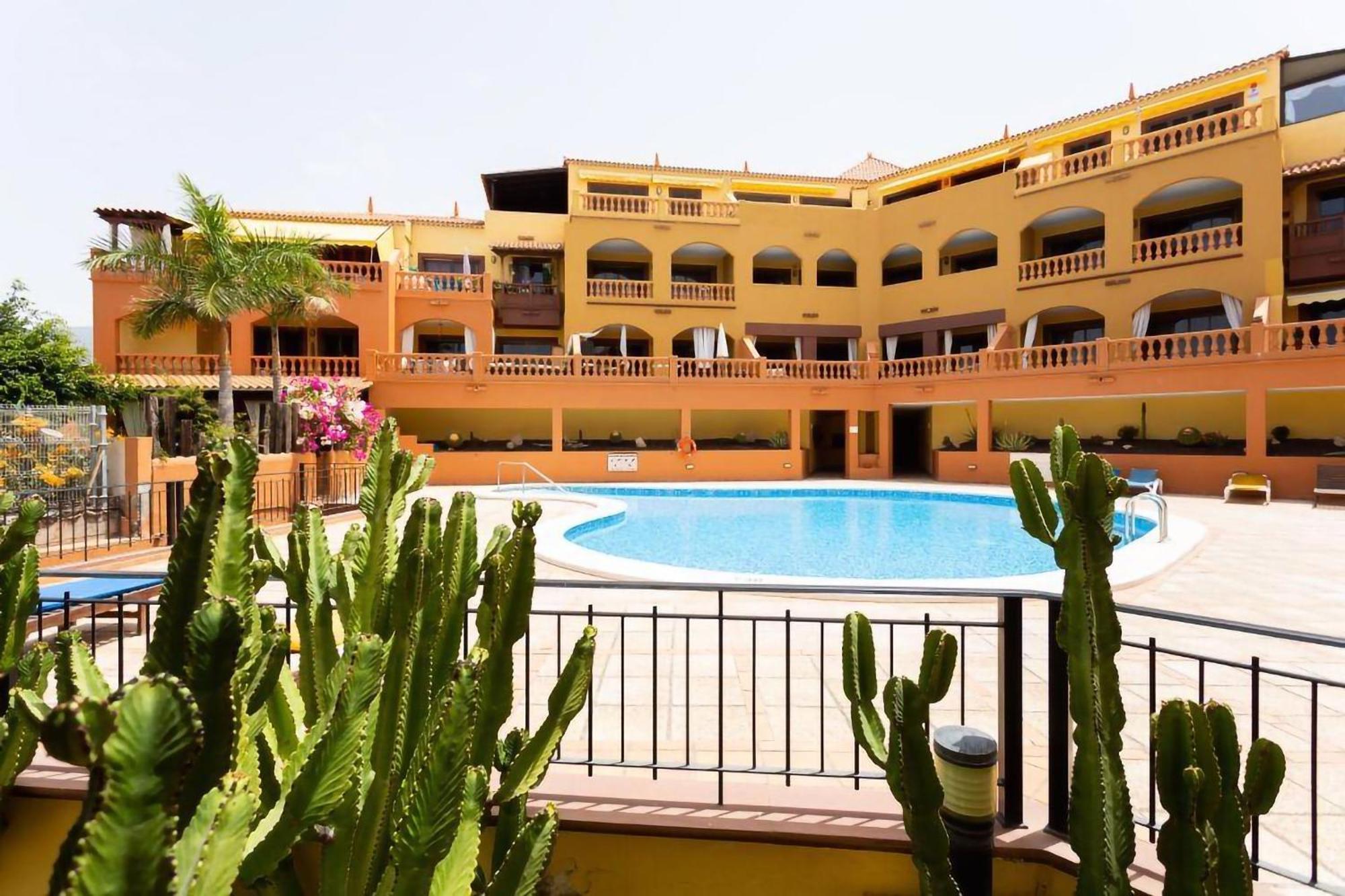 Eden Rentals Elite Palace Suites Адехе Екстериор снимка